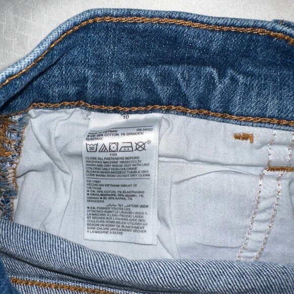 Old Navy Women’s Size 10 Mid Rise Boyfriend Denim Shorts Distressed Frayed-151 - Picture 5 of 6